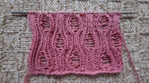 Красивый узор со спущенными петлями.