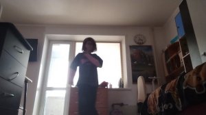 танцую танец под песню хип-хоп