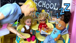 ЧТО С ТОБОЙ МАКС?😱😱🤪 ВЕСЁЛАЯ ШКОЛА Катя и Макс живые куклы Барби и ЛОЛ истории ДаринелкаТВ