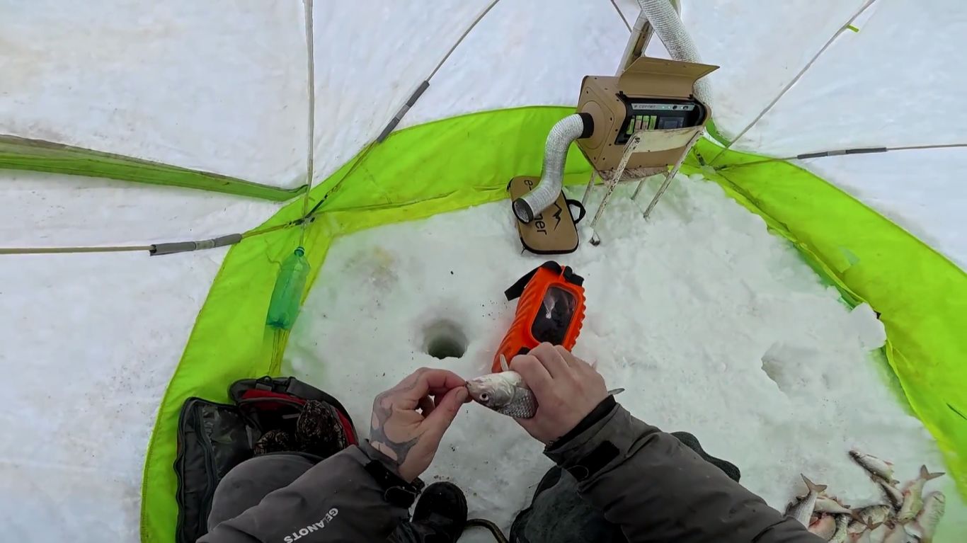 Ловля живца на озере. смотреть онлайн