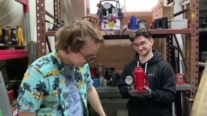 Домкрат с манометром. Компания "Алмар".