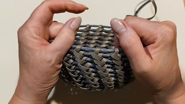 Плетение узелков и закрытие изделия косичкой.
В корневом изделии.