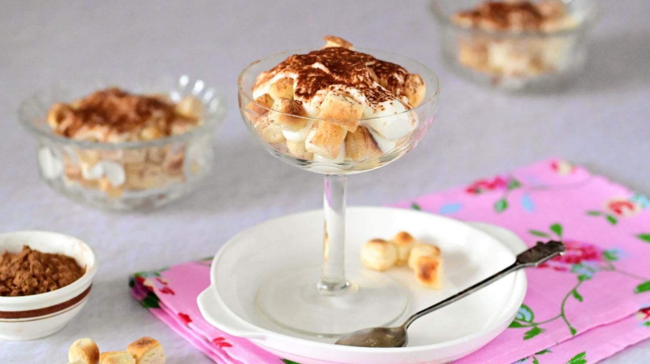 🧁 Простой десерт из слоеного теста и сметаны. Быстро готовится и минимум продуктов. смотреть онлайн