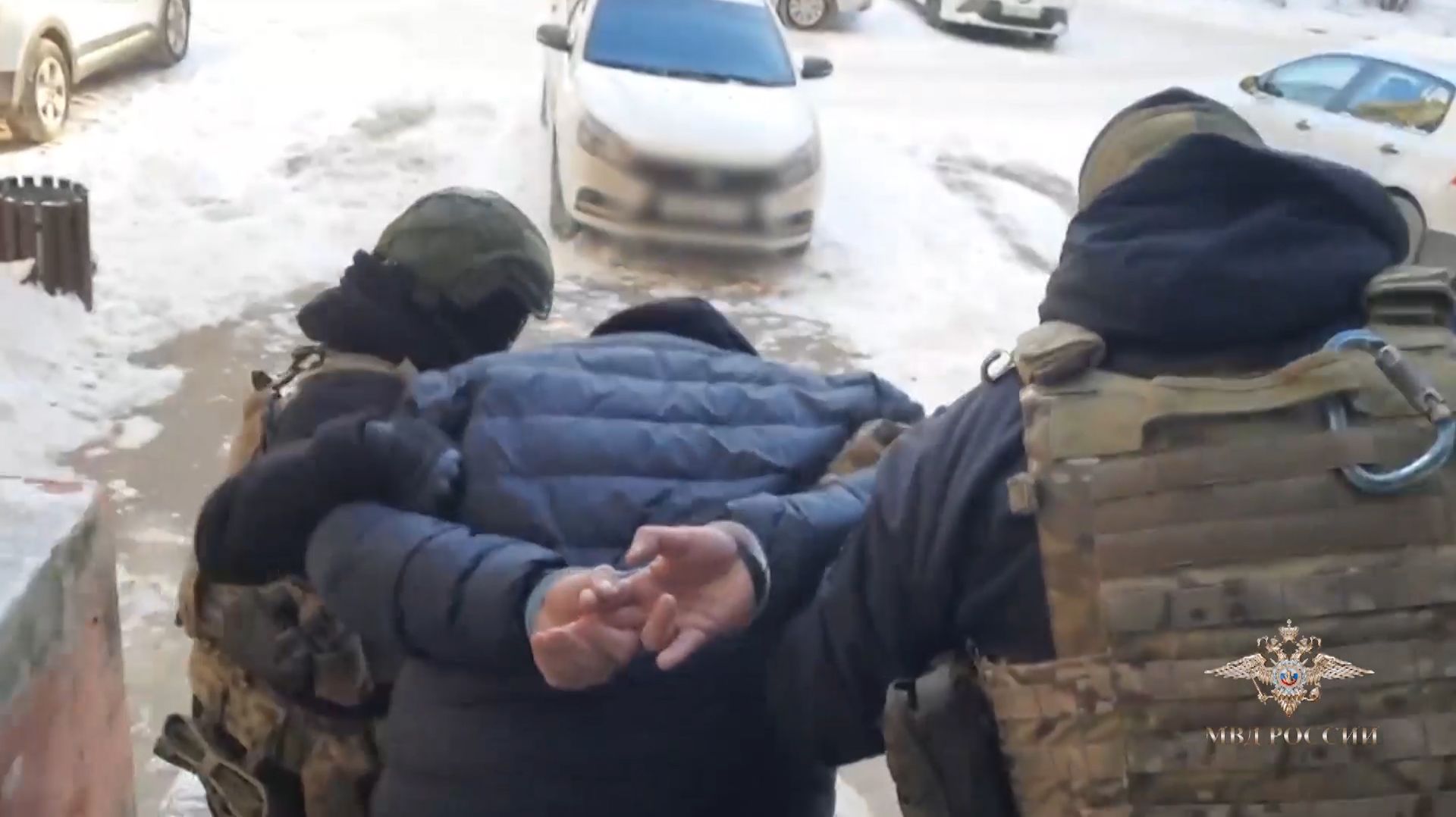 Полицейские задержали подозреваемых в разбойном нападении смотреть онлайн