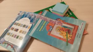 всем привет, сегодня мы учим уроки по физике, математике букварю. вот это все мы должны решить. а а