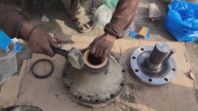 Забить подшипник молотком и приклеить суперклеем. Пакистан