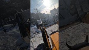 дворы заволожье👌🚜будут убраты #трактор #jcb3cx #ярославль #снег