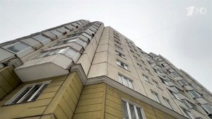 В Санкт-Петербурге прохожие поймали выпавшего с десятого этажа ребенка.