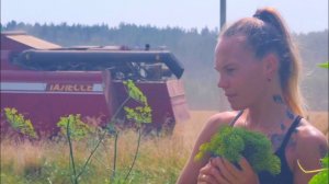 МОЛОДАЯ семья в деревне! Каждый при своём деле.