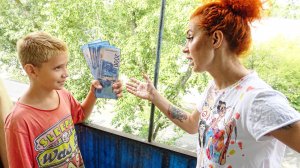 ГРИФЕР УКРАЛ 150 000 РУБЛЕЙ У МАМЫ В РЕАЛЬНОЙ ЖИЗНИ И ВЫКИНУЛ В ОКНО!