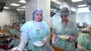 Том Ям, тар-тар и фирменный цыпленок: благовещенские шеф-повара раскрыли секреты студентам