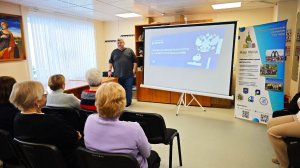 В Сургуте бабушек обучают противостоять атакам хакеров и аферистов