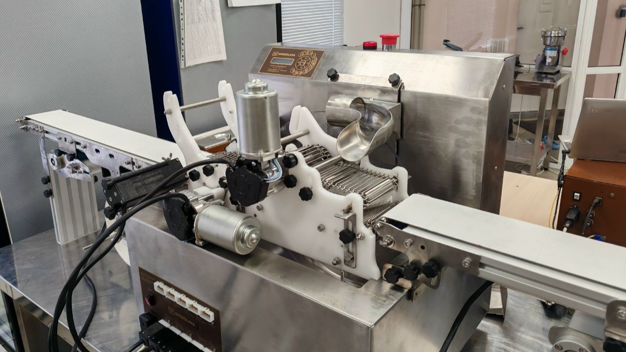 Первая глазировка замороженной малины на глазировочной линии Jastin.