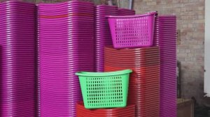 Разноцветные ящики из вторсырья. Пакистан