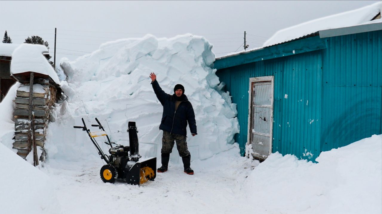 Маленький Снегоуборщик Против Горы Снега! Сможет? смотреть онлайн