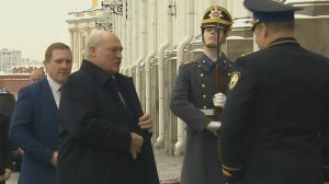 Лукашенко пошутил в ответ на обращение "господин" от коменданта Кремля