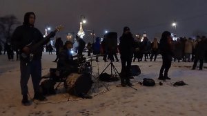 ГРУППА ISTREETBAND ВЫСТУПАЕТ У ЭРМИТАЖА