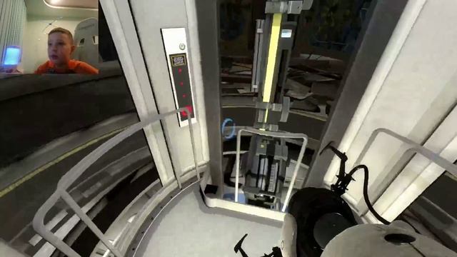 Играю в Portal 2. смотреть онлайн