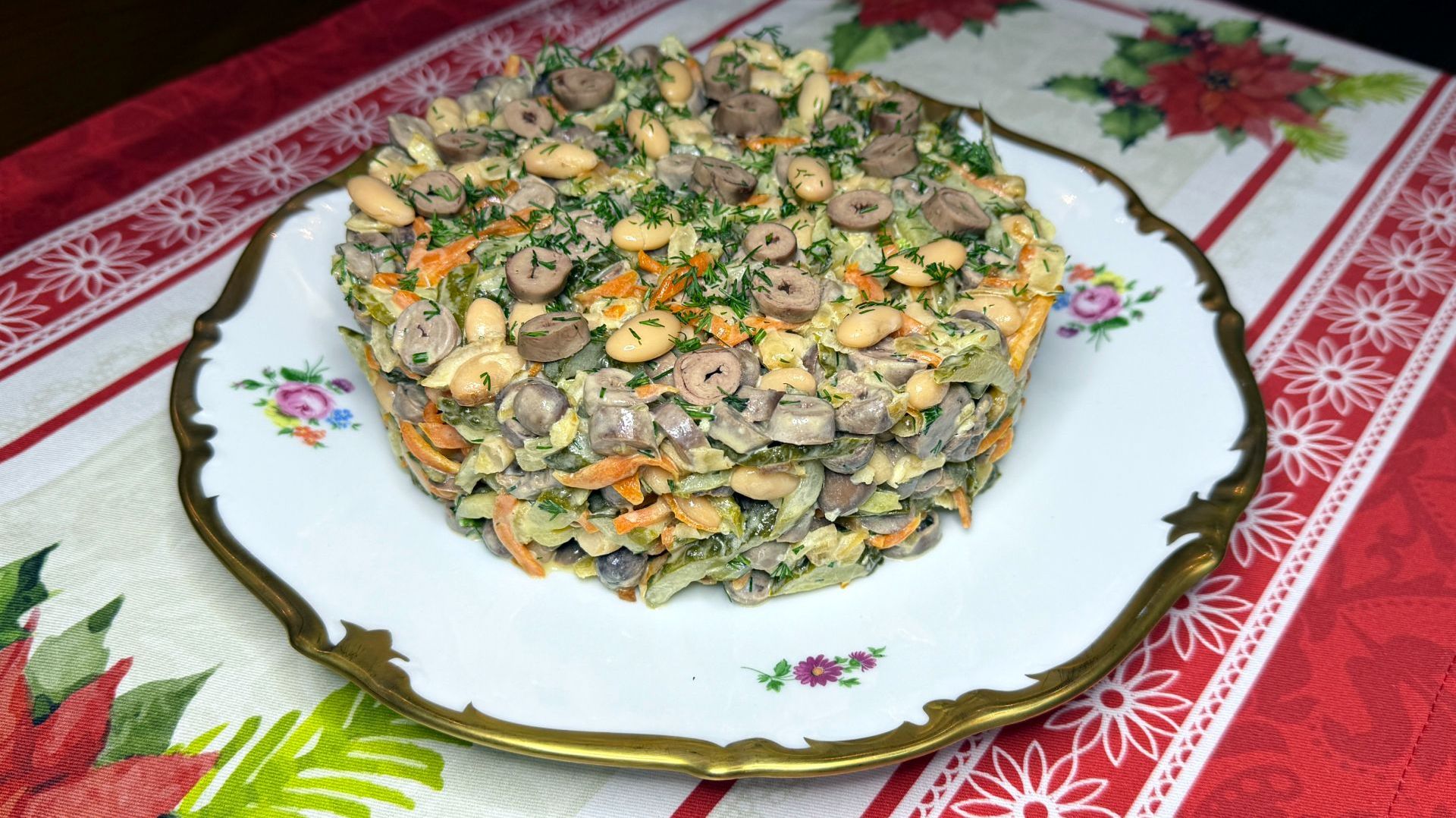 Салат «Пассажирский» с куриными сердечками и фасолью