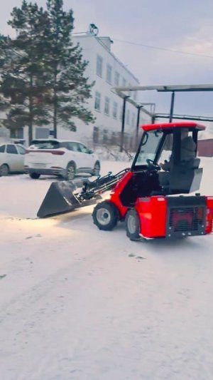 Девушка за рулём Мини-Погрузчика RED Compact • Простое и понятное управление! • Справится каждый!