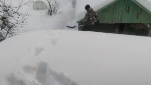 снегом завалило всё кругом