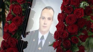 В Москве простились с погибшим при взрыве сотрудником ДПС Денисом Братущенко.