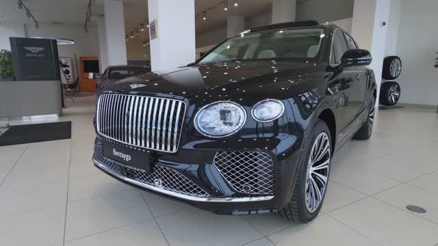 Купить Bentley Bentayga V8 Azure Onyx Cricket Ball Linen смотреть онлайн