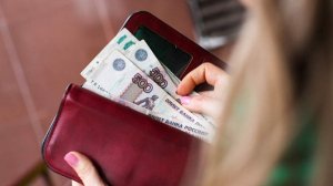 Реальная средняя зарплата в России оказалась на треть ниже официальной