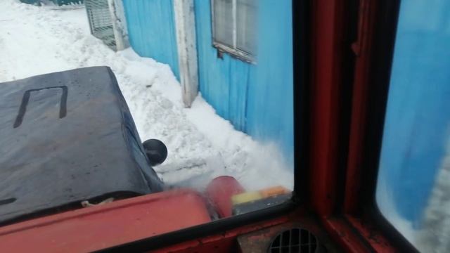 ...дела прошлые. --- Дождь в январе 2022 г. Т-25 толкает тяжёлый снег. смотреть онлайн