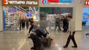 В ТЦ «Щука» разгорелась массовая драка

Сначала поссорился один посетитель с охраной, но вскоре...