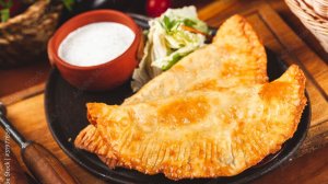 Чебуреки.  Самые сочные, тонкие, хрустящие и Самое пузырчатое тесто)