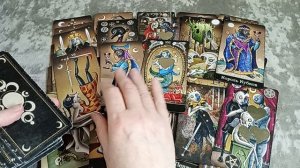 ОКАЗАВШИСЬ В ТУПИКЕ, БЕГУТ ЗА ПОМОЩЬЮ