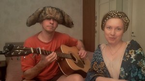 Поем! А я милого узнаю по походке...