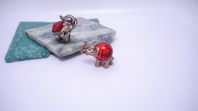 Фигурки Слоны янтарь бронза латунь слон слоники сувениры 4024 309 Хорошие Вещи