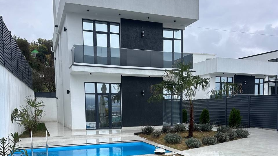 Замечательный дом с ремонтом в Адлере смотреть онлайн