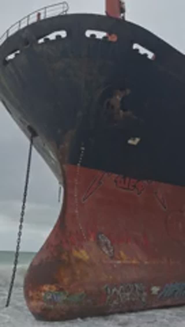 Севший на мель сухогруз Рио в Кабардинке.