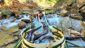 Девушка сделала ловушку для ловли рыбы. рыбалка.