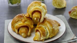 КРУАССАНЫ С ВЕТЧИНОЙ И СЫРОМ