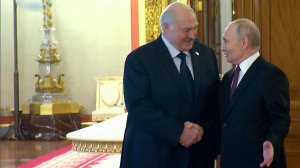 Владимир Путин тепло поприветствовал Александра Лукашенко в Кремле: видео.