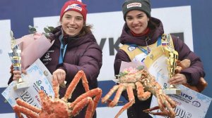 Держи краба: победители чемпионата России по лыжным гонкам получили необычный приз