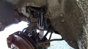 Нива Тревел, замена передних амортизаторов + заметка по дверям!