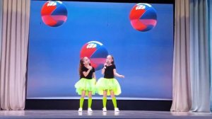 Ляпухова Евгения и Гельвих Ульяна Песня "Мячик"