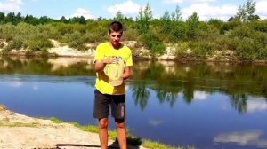 запустил ракету в небо