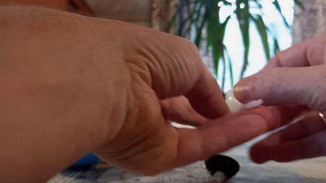 Боковой клапан подачи воды в смывной бачок унитаза.