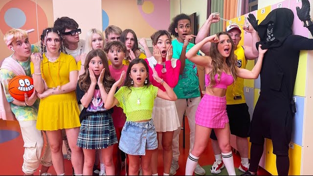 ОЧЕНЬ СТРАШНАЯ ИСТОРИЯ В КАМПУСЕ! ПОДРОСТКИ УЗНАЛИ КТО ЭТОТ СТРАННЫЙ ТИП! ДЕВЧОНКИ ОБРАДОВАЛИСЬ. смотреть онлайн