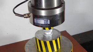 ГИДРАВЛИЧЕСКИЙ ПРЕСС ПРОТИВ ТИТАНА И КАРБОНА