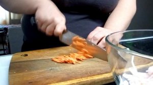 Салат с ветчиной и китайской капустой.