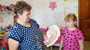 ГРИФЕРША УКРАЛА 132 000 РУБЛЕЙ У БАБУШКИ В РЕАЛЬНОЙ ЖИЗНИ И ЗАДОНАТИЛА В МАЙНКРАФТ!