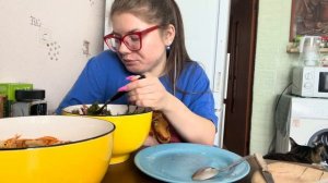 МУКБАНГ УЧЕНЬ УКУСНЫЙ ВСЕМ ВСТАВИЛА ПИСТОНЧИКОВ 💖