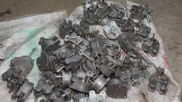 Производство навесных замков. Пакистан